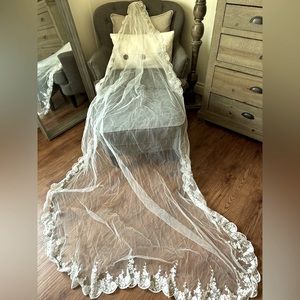 Cathedral Length Scallop Floral Bridal Veil